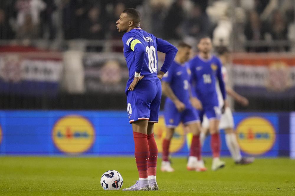 李镇全：战越南下半场我们出现了体能问题；踢韩国要全力以赴